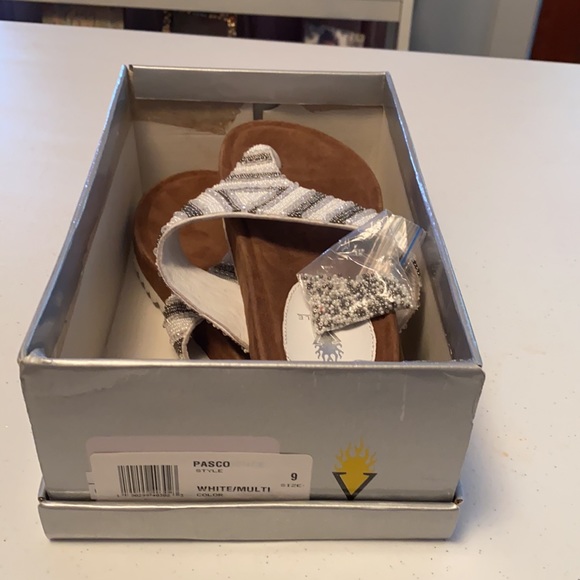 Brand new in box Volatile sandals - Picture 3 of 3